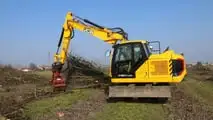 Escavatori JCB: abbattono un frutteto