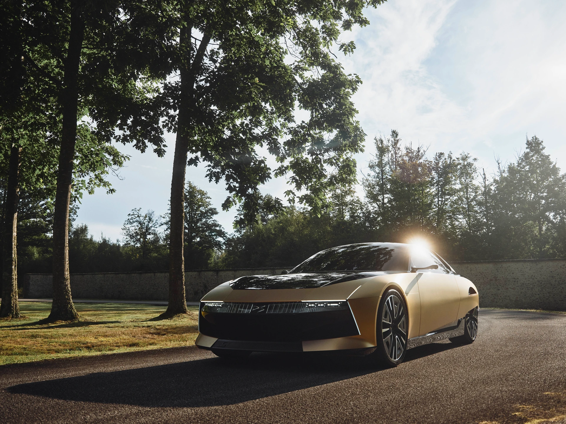 Efsanevi Citroen SM, DS logosu ile geri döndü
