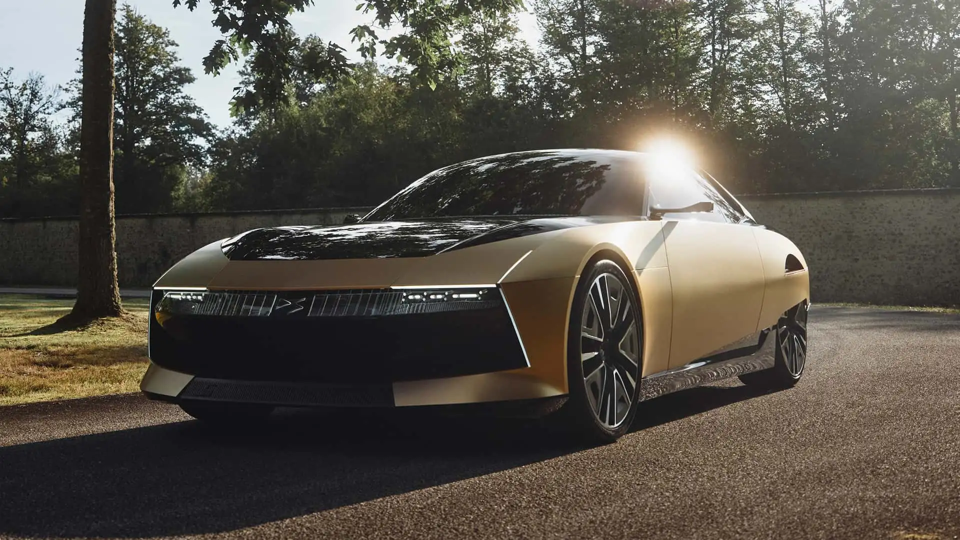 Efsanevi Citroen SM, DS logosu ile geri döndü