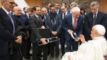 Pininfarina consegna a Papa Francesco 
