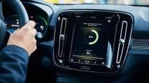 Volvo Cars testet kabelloses Laden von Elektroautos
