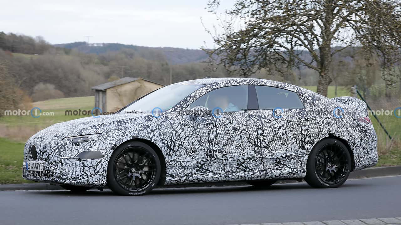 Mercedes-AMG CLA EV (2025) als Erlkönig