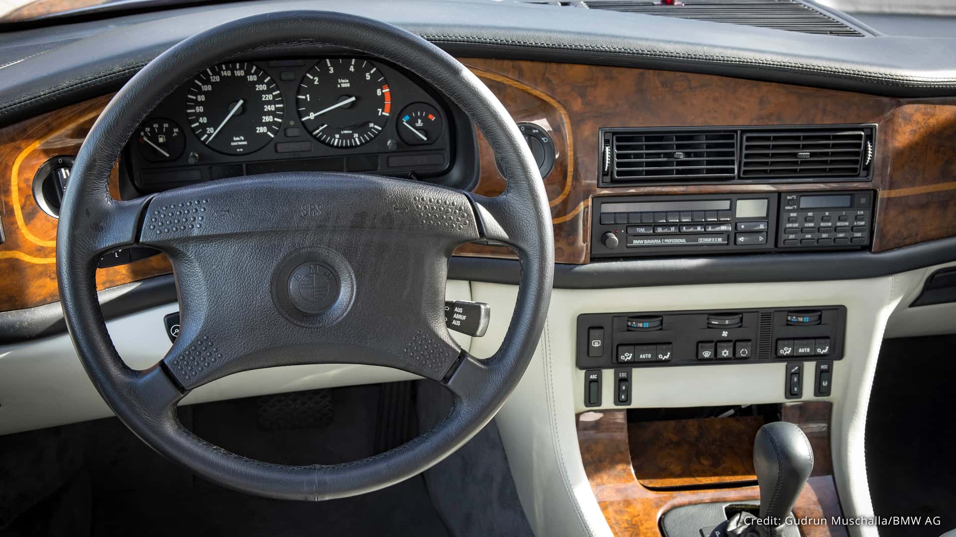 bmw-750il-v16-goldfisch-1990.jpg