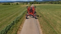 Kuhn: andanatore a doppio rotore con posa centrale  GA 8131 CL