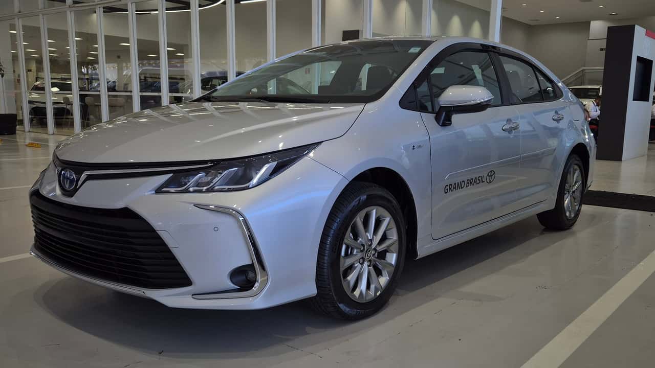 M1 nas lojas: Toyota Corolla GLI 1.8 Hybrid 2026 