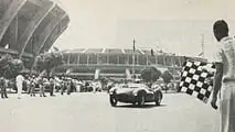 MG encarroçado no Brasil disputa prova no Maracanã, Rio (1956)