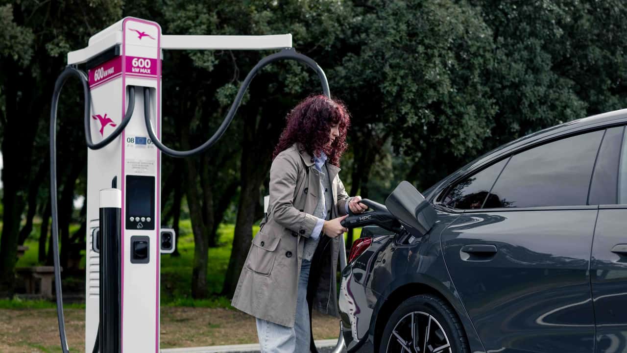 Aufladen an einem 600-kW-Ladepunkt von Ionity