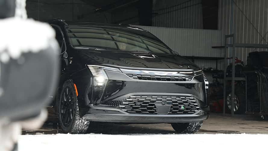 Chrysler Pacifica, yeni yüzünü ilk kez sergiliyor
