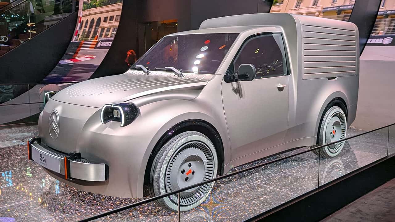 Citroën svela 2CV Fourgonette, studio di design e "spunto di riflessione"