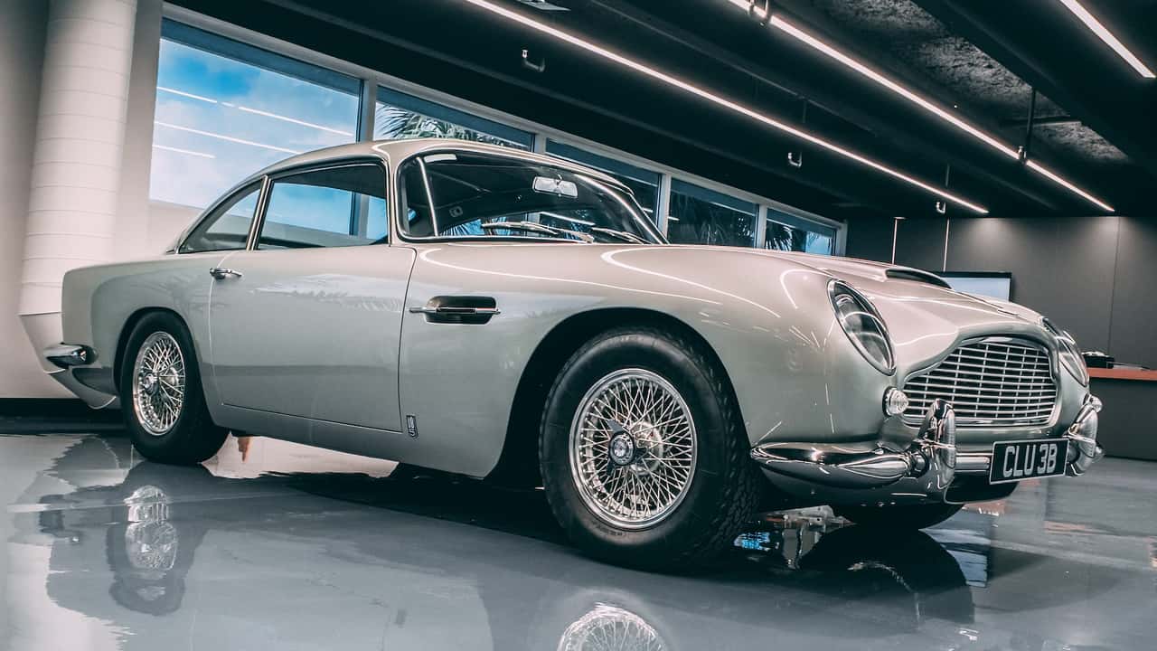James Bond Aston Martin DB5 Restomod Drive