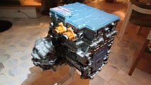 Renault Twingo Electric (2026): Die hintere Seite des Antriebs mit den beiden Stromanschlüssen der Power Distribution Unit
