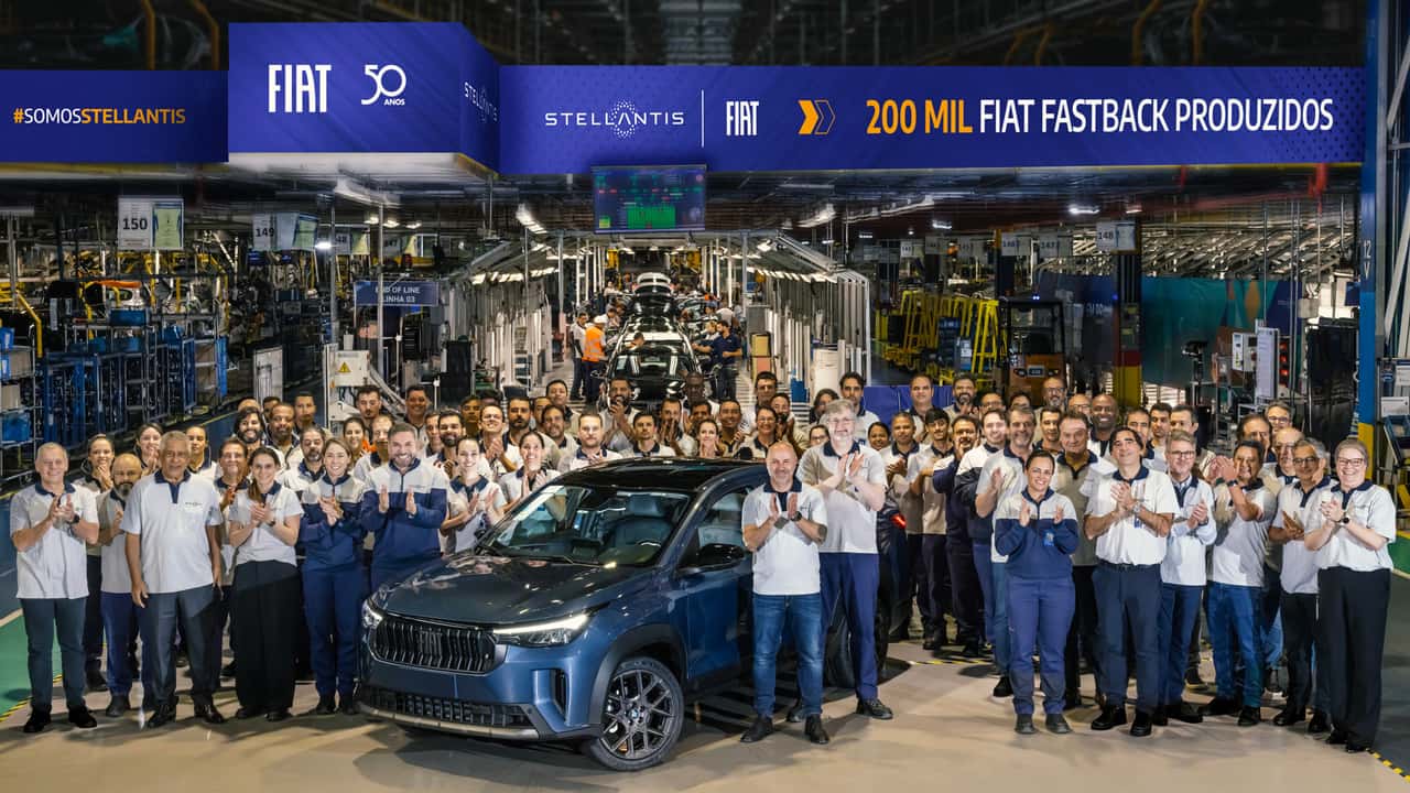 Fiat Fastback chega a 200 mil unidades produzidas no Brasil em menos de 4 anos