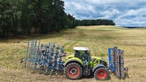 Köckerling amplia la propria gamma con il rullo trituratore Gravo, disponibile in larghezze di 6,3 e 6,1 metri: pensato per la distruzione di stoppie di colza, mais e sovesci