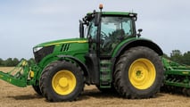 Nuovo John Deere 6R: foto prototipo e ipotesi tecniche