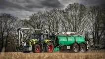 Claas Axion 8 CMATIC, motore NEF 6.7, 264-313 cv e 67 dB(A); CMATIC e MAXI CARE fino a 8 anni alzano comfort e TCO