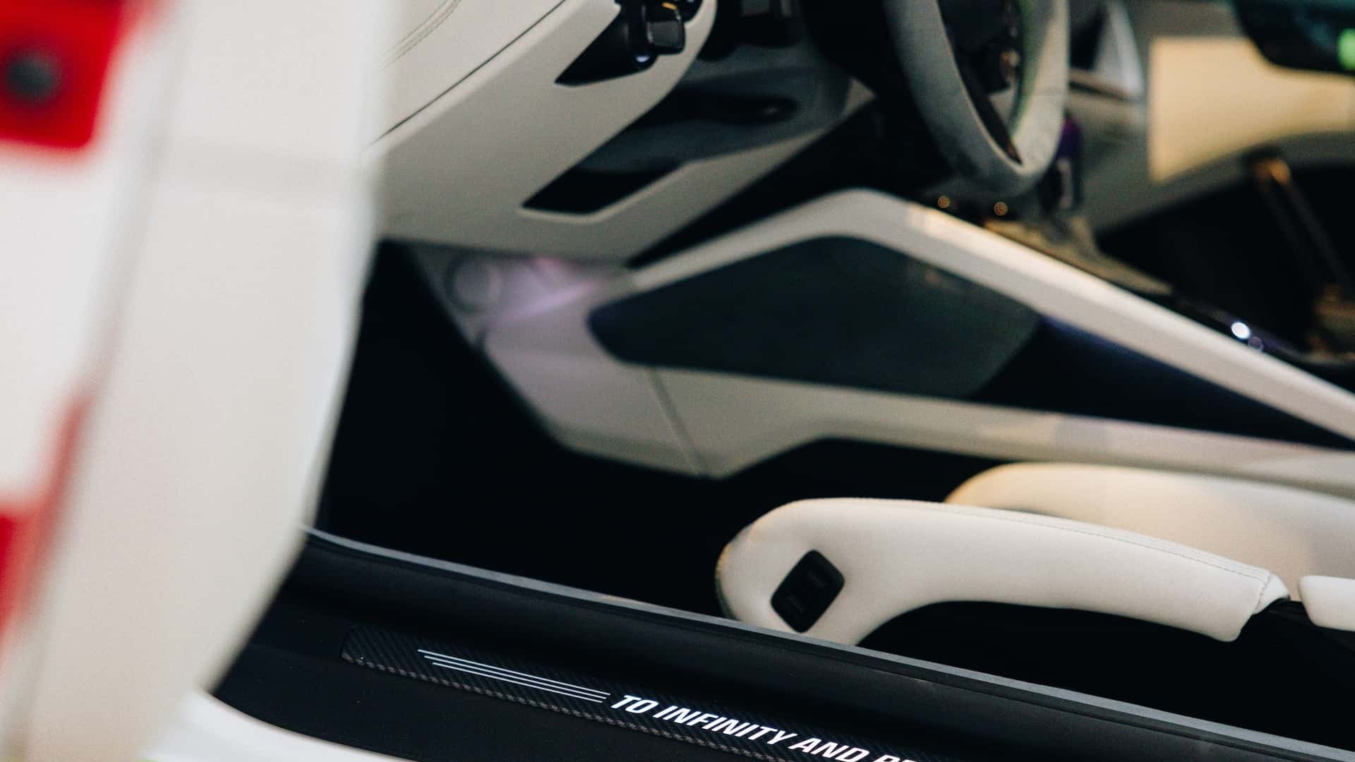 https://cdn.motor1.com/images/mgl/bgPWlj/s1/porsche-and-pixar-toy-story-collaboration.jpg