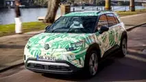 Versão da série VW ID Cross disfarçada em fotos de fábrica (2026)
