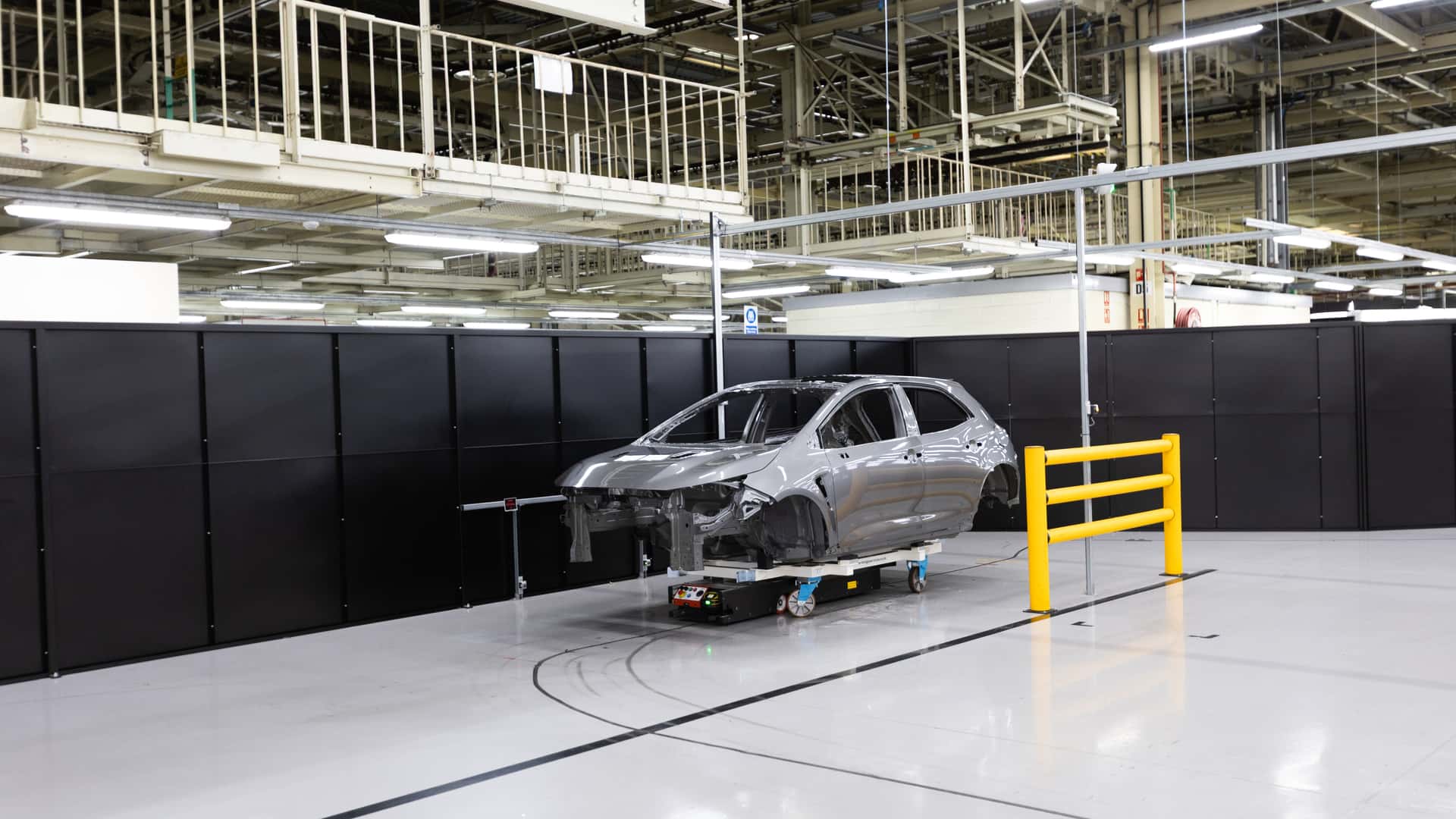 https://cdn.motor1.com/images/mgl/bgPx76/s1/toyota-uk-production.jpg