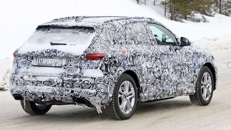 Audi Q5 (2024) mit weniger Tarnung erwischt (Update)