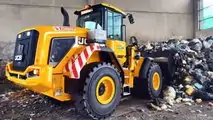 foto Pala gommata JCB 427 HT nei servizi integrati Te.Am. a Teramo