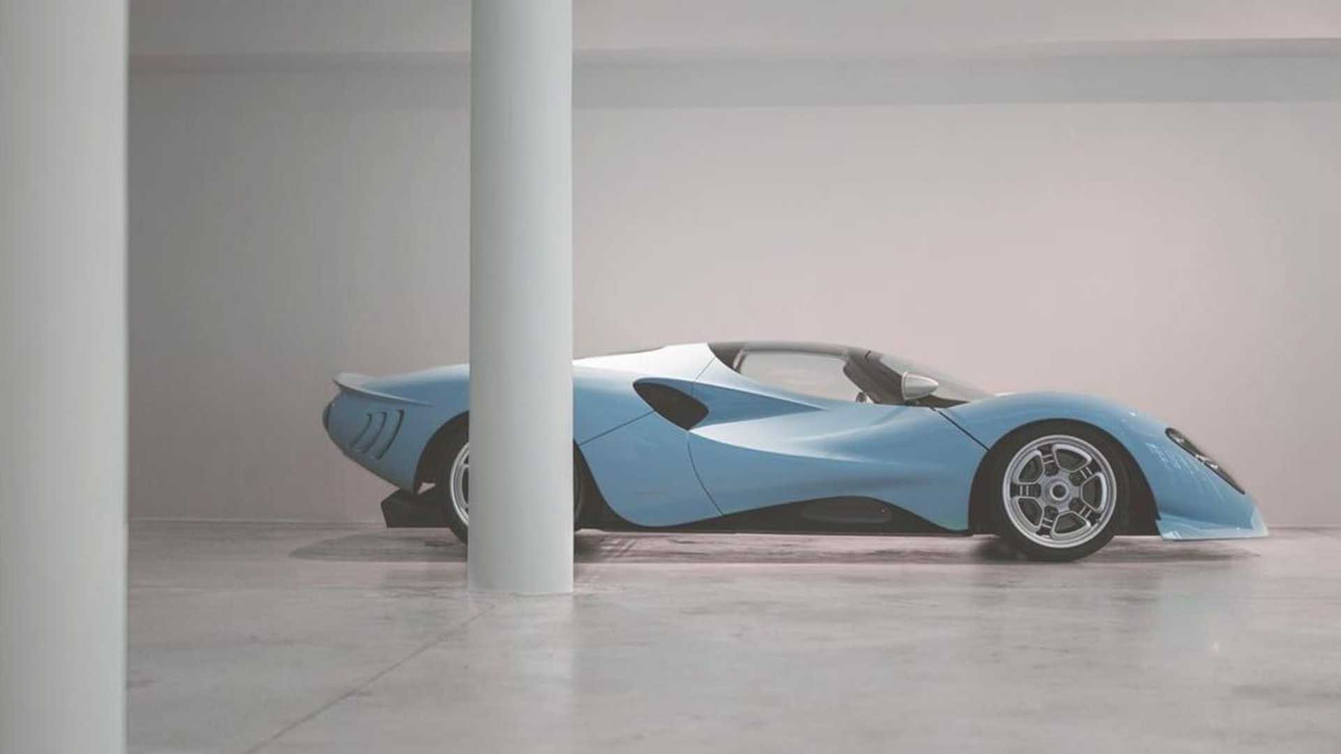 New De Tomaso P72 Unveiled in Signature Blue
