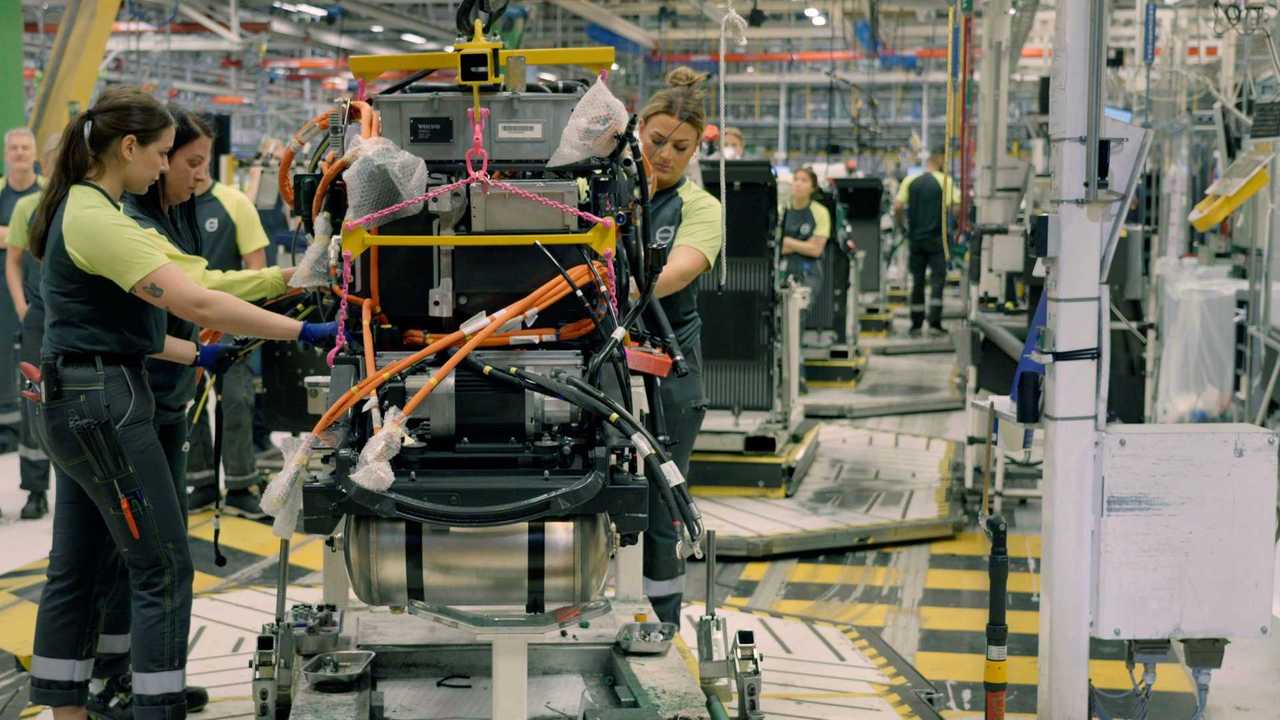 La produzione di FM, FMX e FH elettrici avviata nel 2022