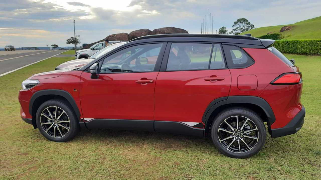 Toyota Corolla Cross GR-S 2023 (3)