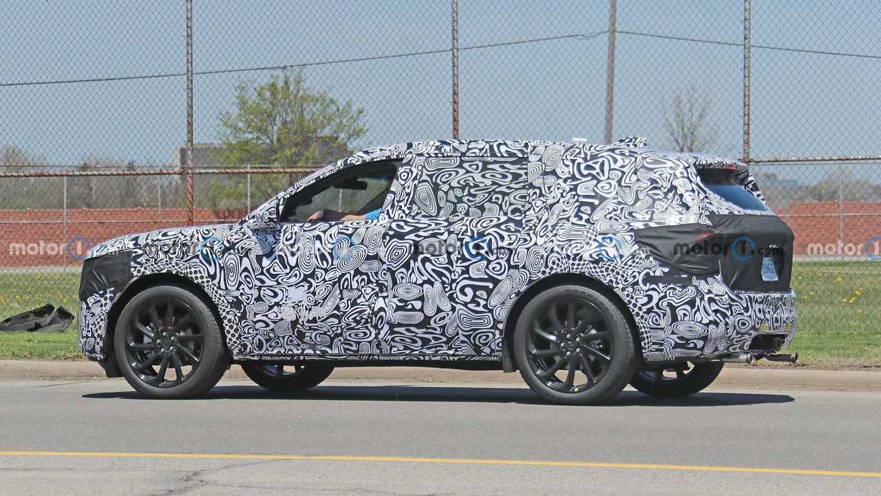 ford-fusion-active-side-view-spy-photo (2)