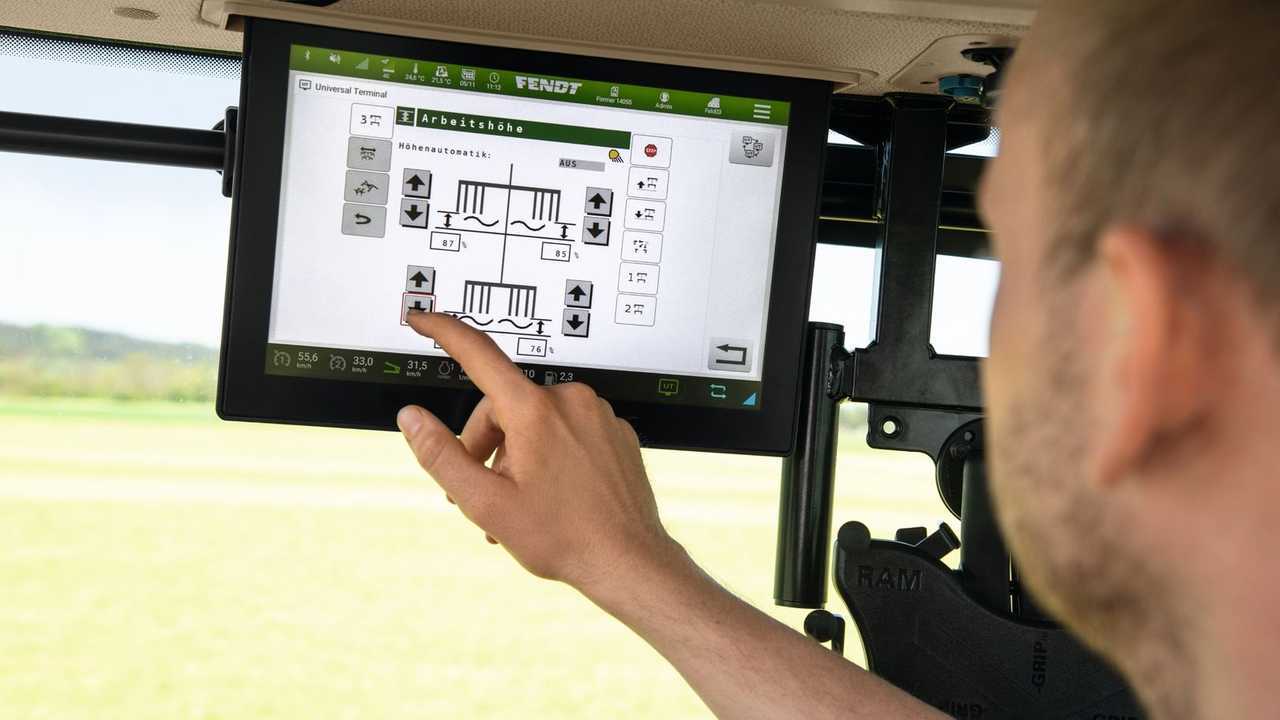 Fendt Former 14055 PRO: il nuovo ranghinatore a 4 giranti MY2023