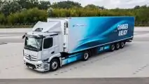 Mercedes-Benz eActros 300 tractor