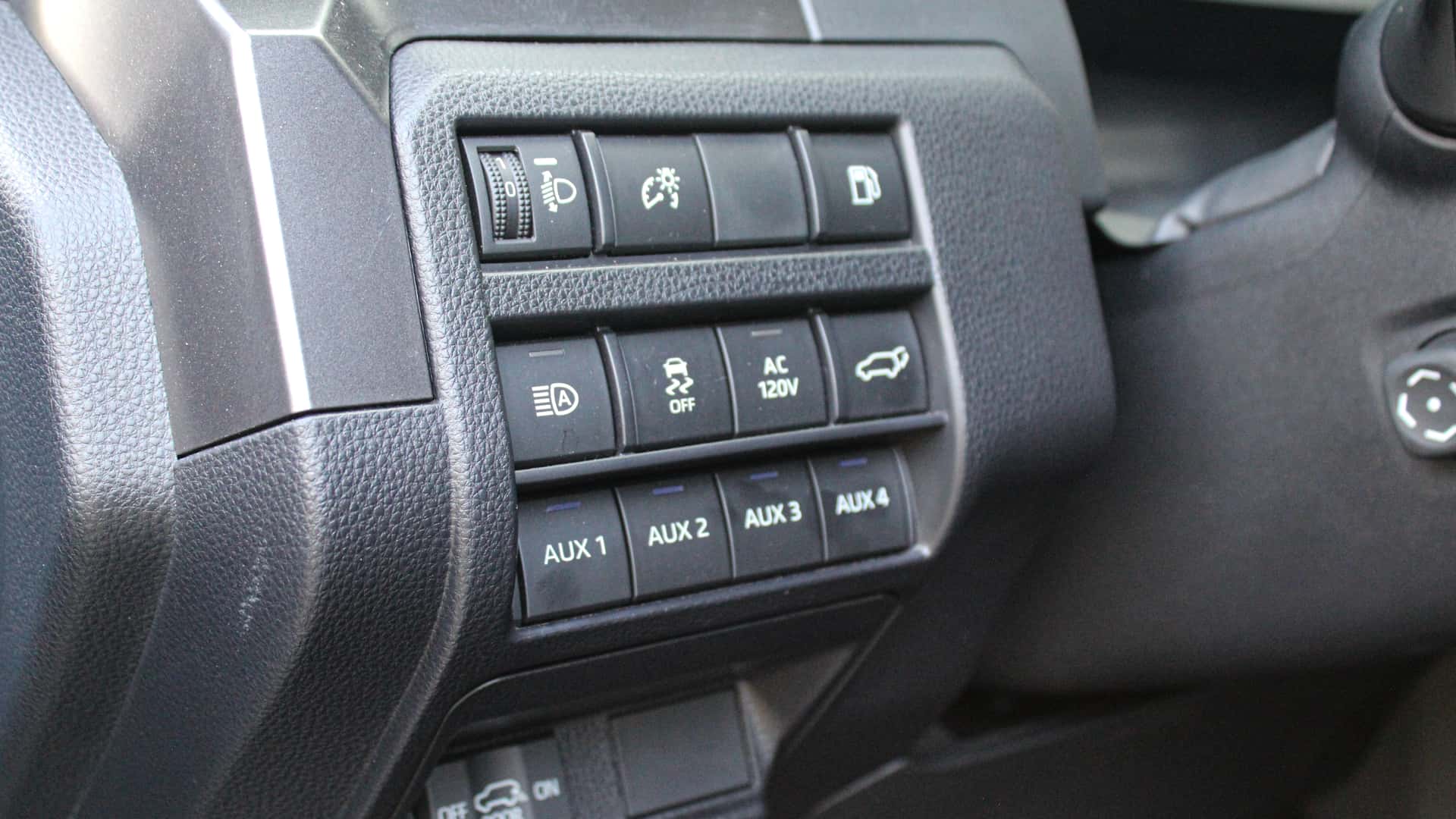 https://cdn.motor1.com/images/mgl/bgl4Ej/s1/2025-toyota-4runner-trd-off-road-review-interior-2.jpg