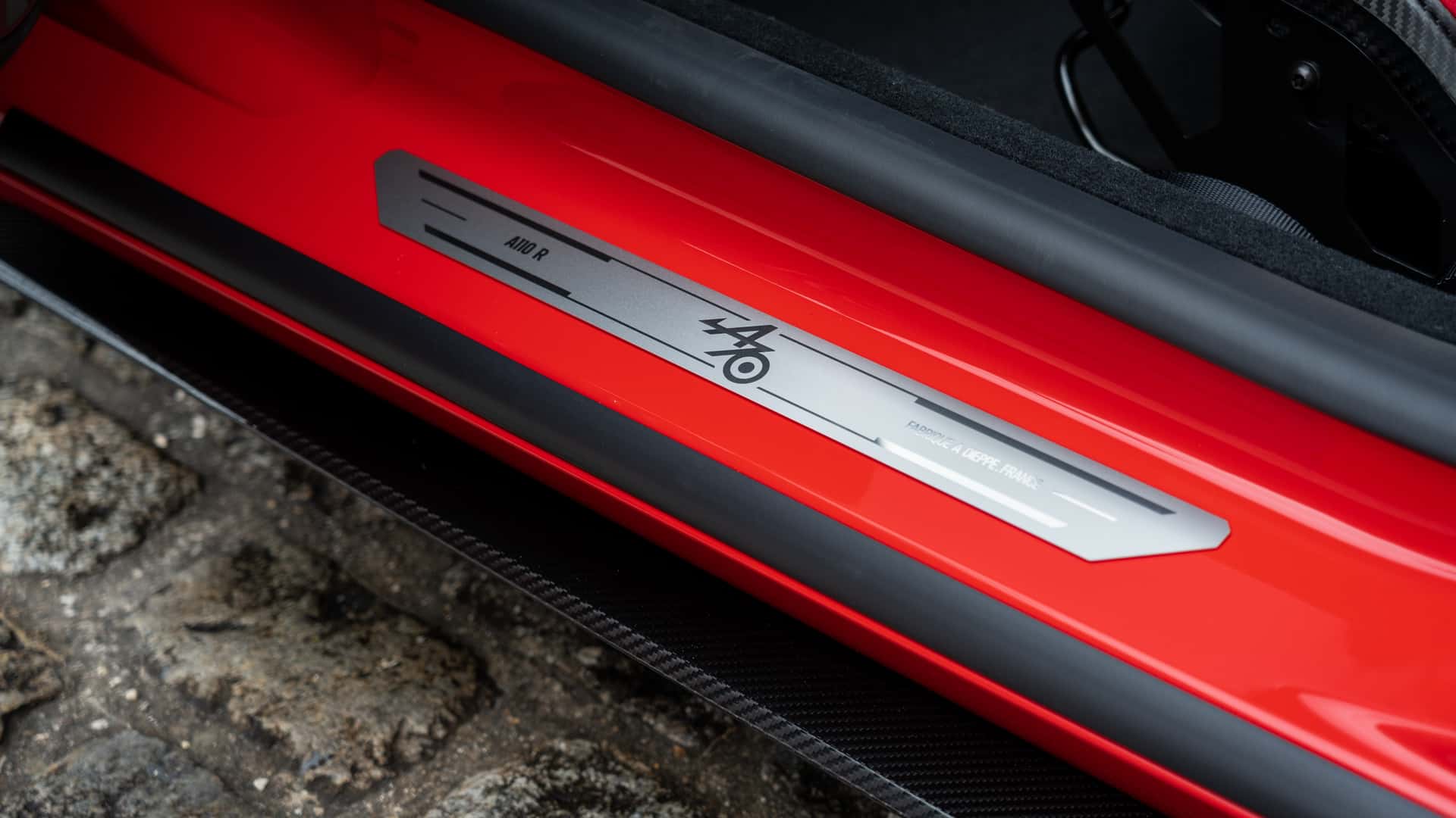 https://cdn.motor1.com/images/mgl/bgl67j/s1/alpine-a110-r-70.jpg
