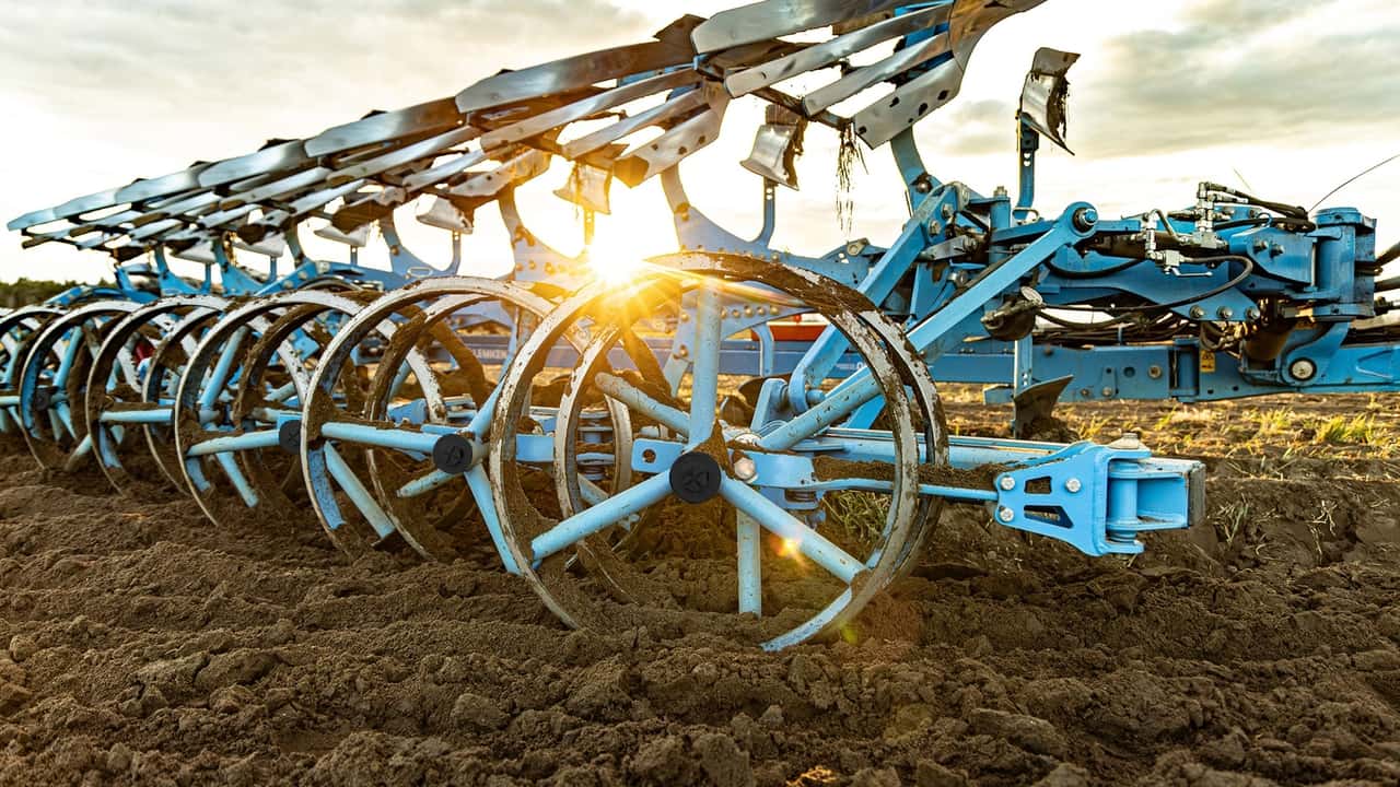 LEMKEN Diamant 18 con FlexPack integrato: l’aratro semiportato che fa la differenza nei campi difficili