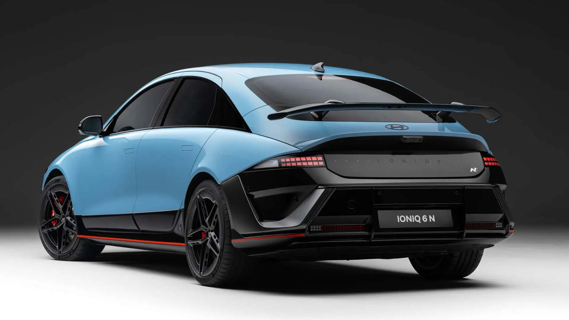 https://cdn.motor1.com/images/mgl/bglV2v/s1/hyundai-ioniq-6-n.webp