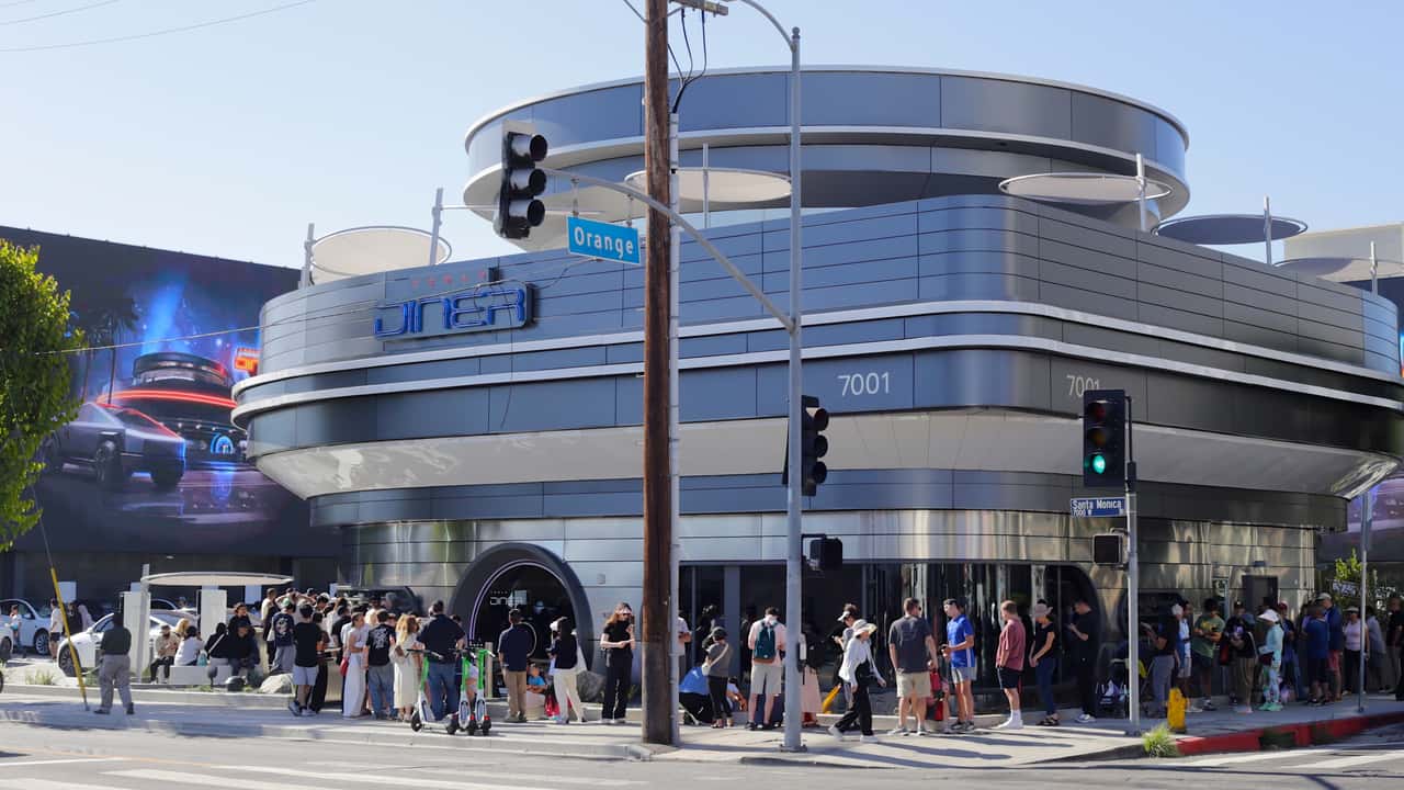 Tesla Diner in LA was the world's busiest Supercharger in its first year — 1,600 sessions daily