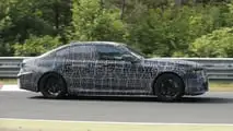 BMW M5 (G90) Facelift im Stil der Neuen Klasse als Erlkönig