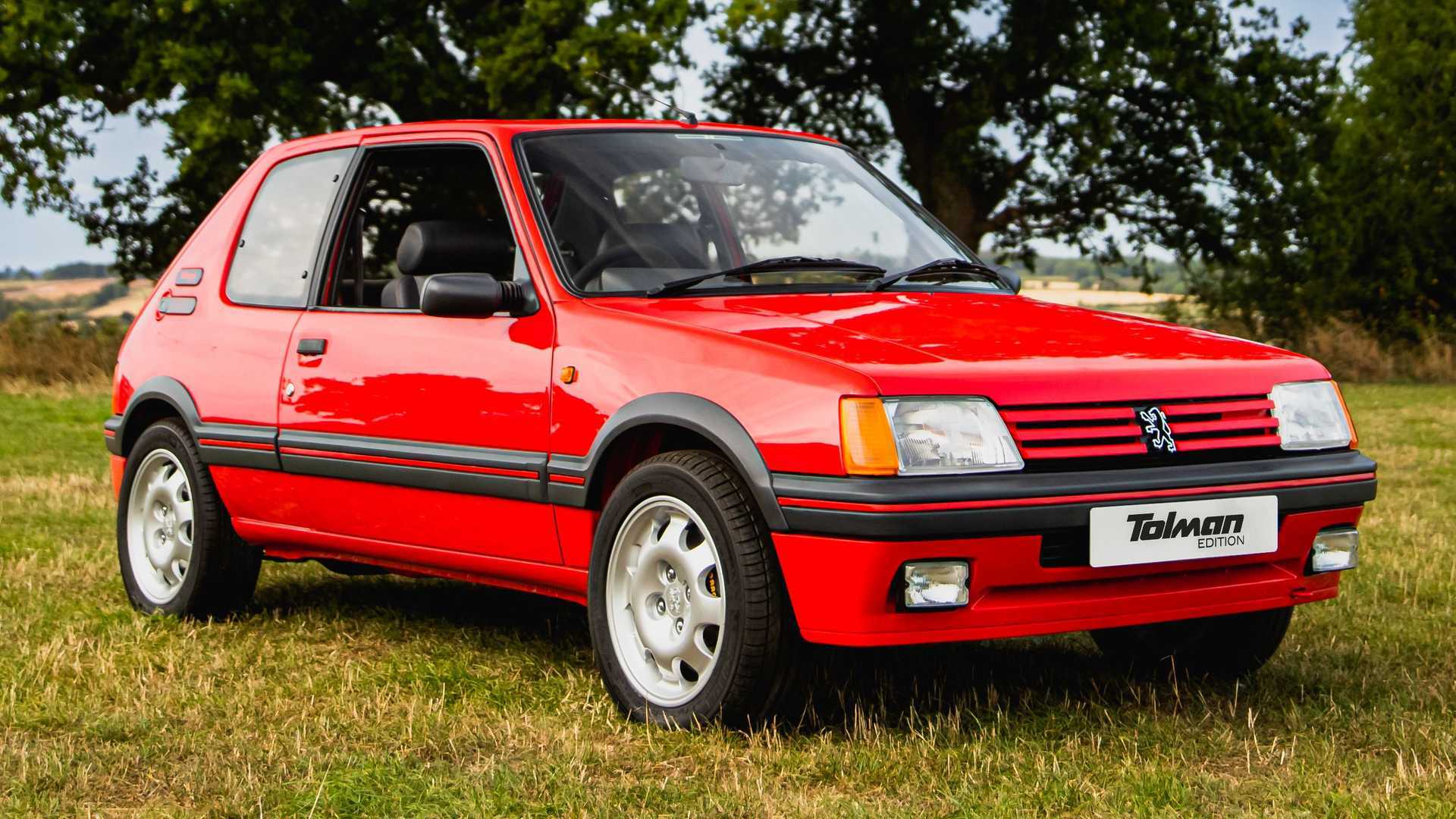 Peugeot 205 GTI Restomod Has 200 HP Modern Interior 