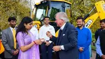 4_Lipi Kapoor and Lord Bamford share traditional Diwali sweets