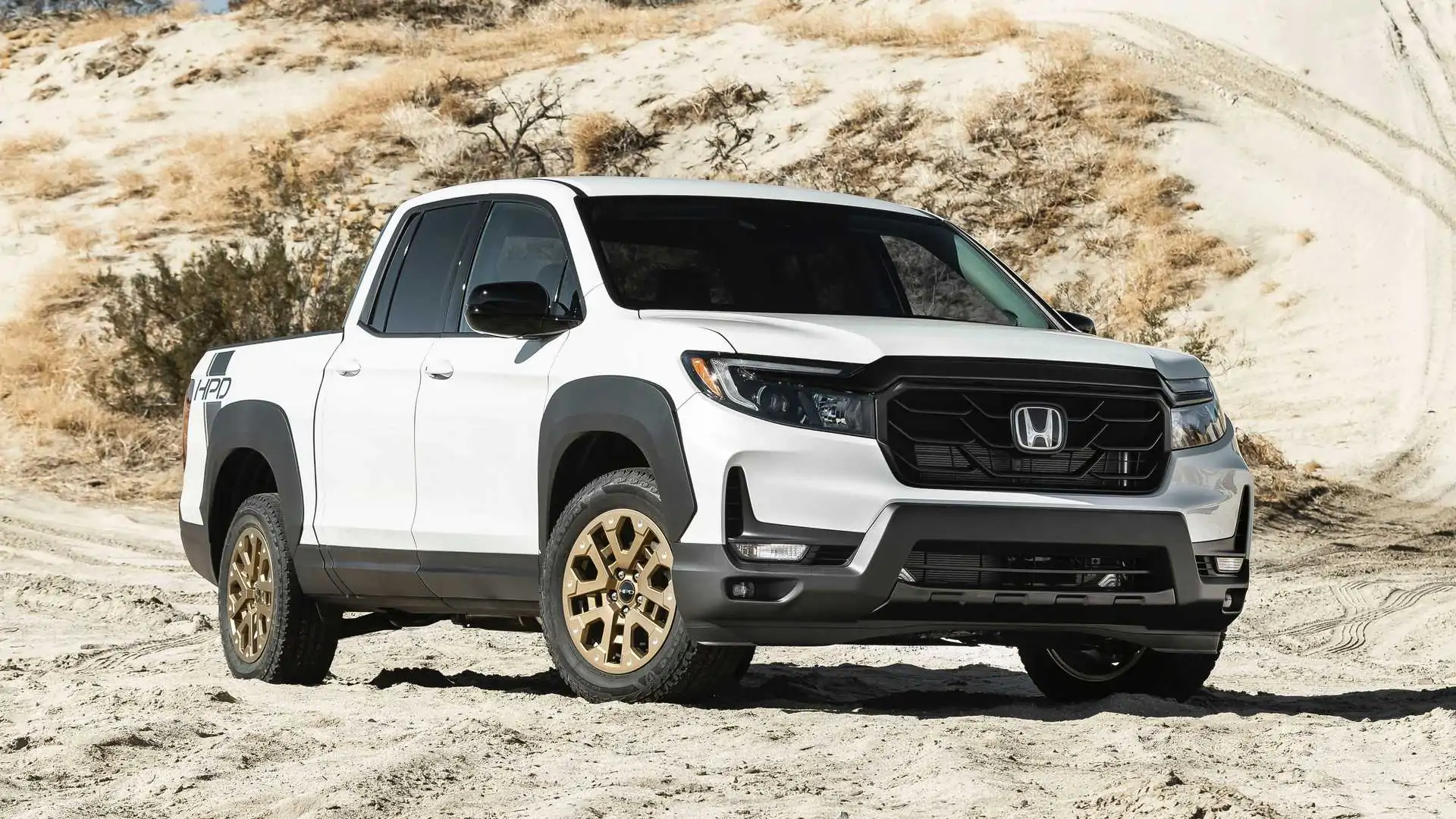 https://cdn.motor1.com/images/mgl/bgzRnm/s1/honda-ridgeline.webp