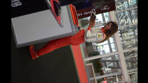 Aria di corse allo stand Abarth 