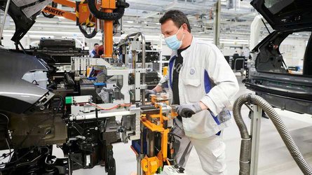 volkswagen uvelichil investitsii v tverdotelnye akkumulyatory