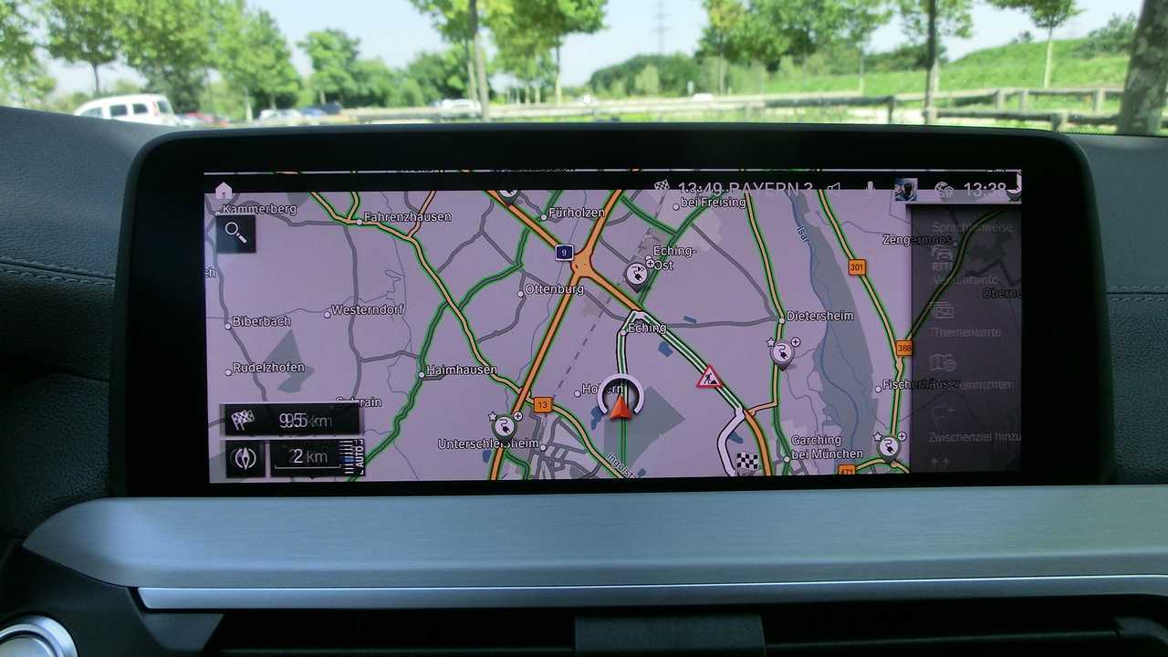 BMW X3 30e (2020): Die Kartenansicht des Infotainmentbildschirms