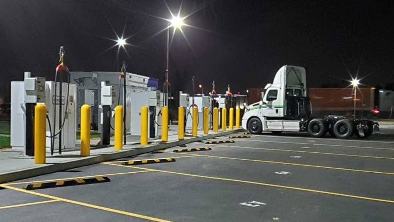 Freightliner eCascadia - Penske Truck Leasing fleet