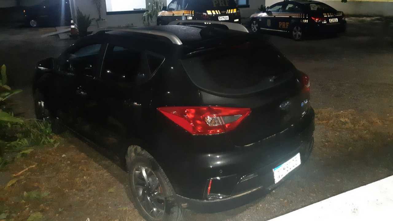 Inconsciente carro roubado era um EV, ladrões brasileiros tentam colocar gás nele e ser preso