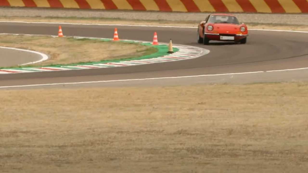 Carlos Sainz con el Ferrari Dino 246 GT
