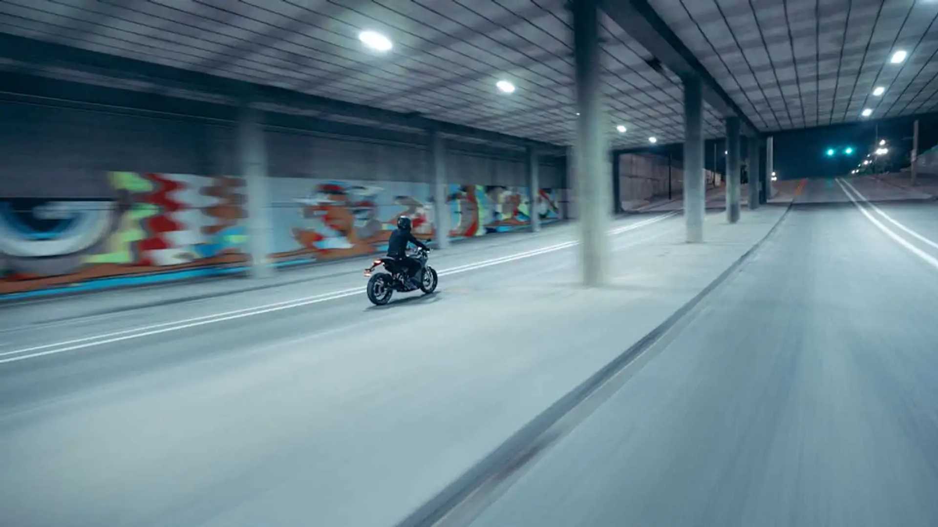 Zero Motorcycles S - Action
