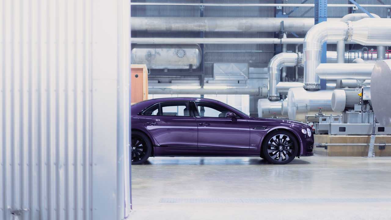 Bentley Flying Spur Hybrid, il viaggio in Islanda con il carburante rinnovabile