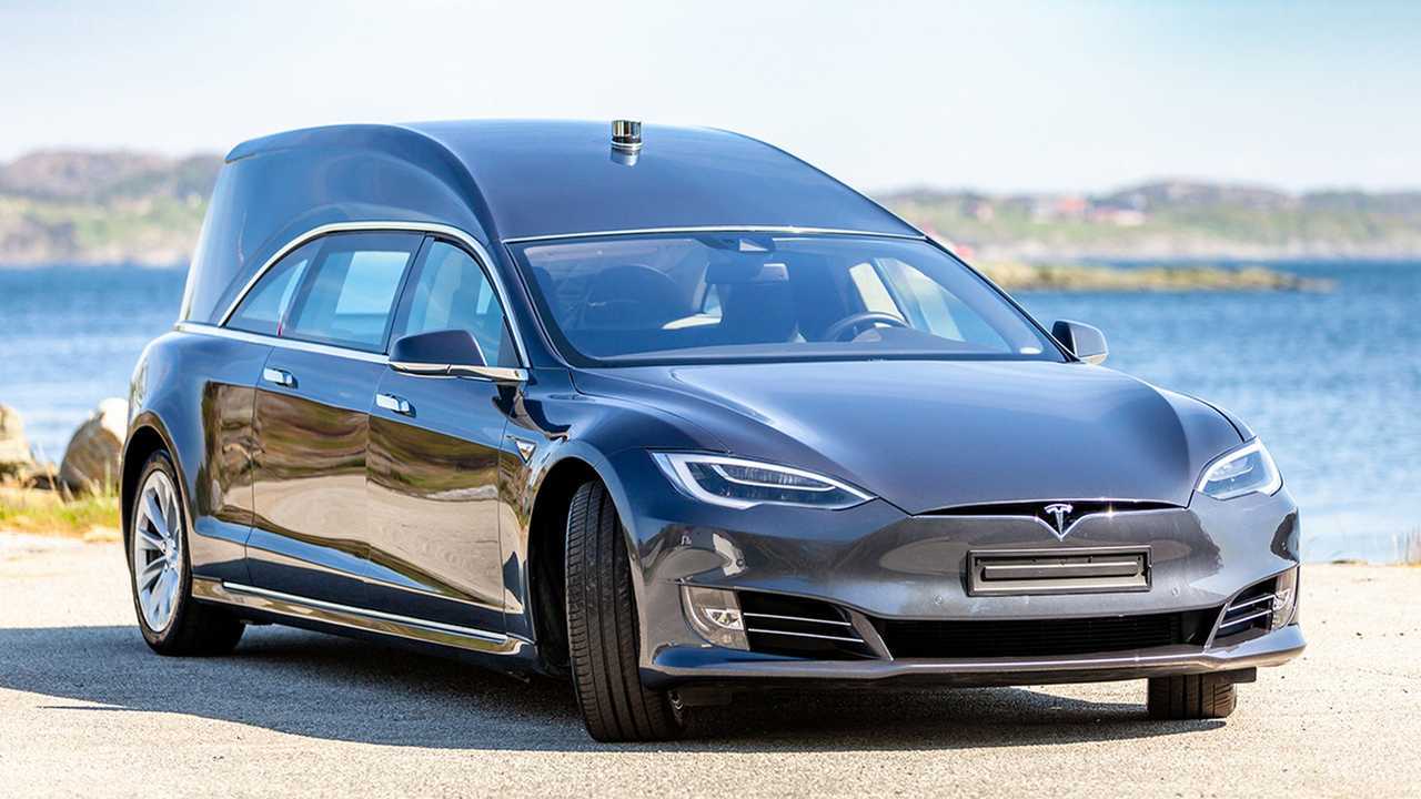 Роскошный катафалк на базе Tesla Model S