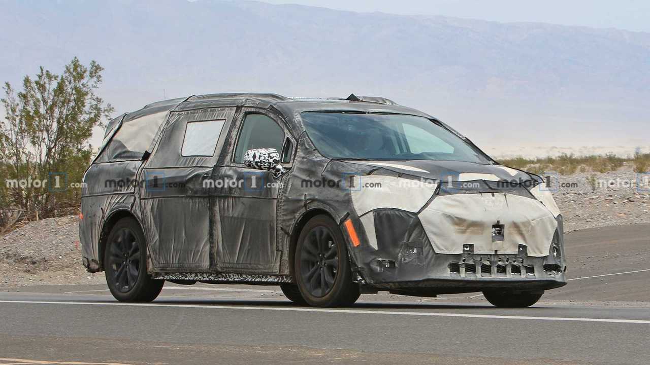 Next Gen Toyota Sienna Minivan Spied For The First Time Next Gen Toyota Sienna Minivan Spied