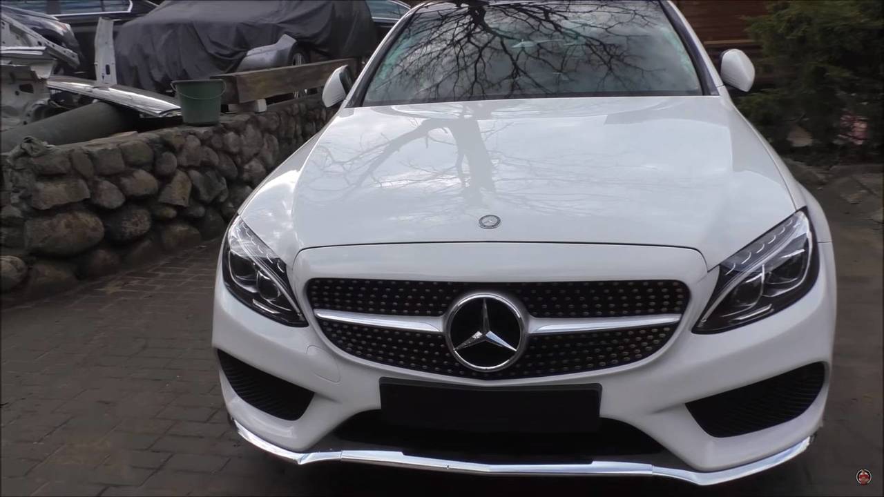 Wrecked Mercedes C300 gets repaired